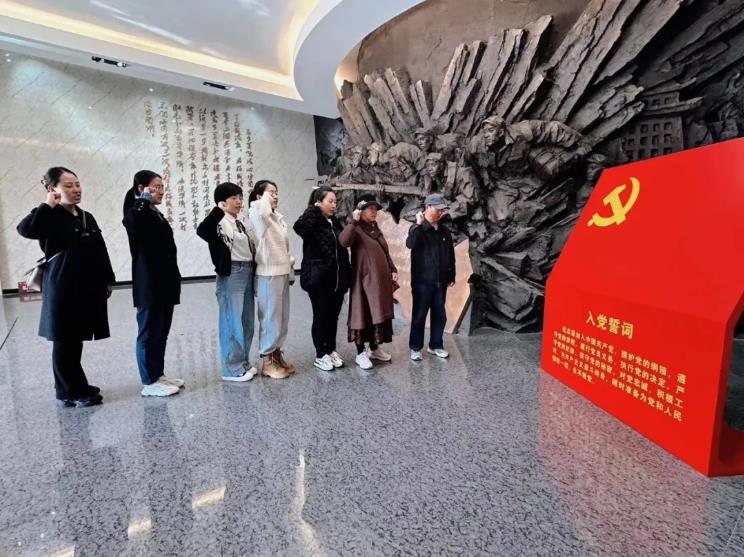 蘭州普瑞眼科醫(yī)院開展2024·清明·鑄魂祭英烈”主題黨員活動(dòng)
