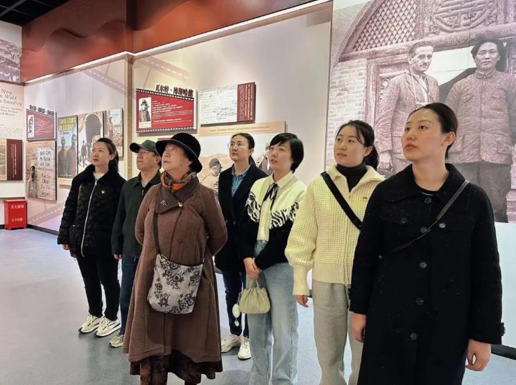 蘭州普瑞眼科醫(yī)院開展2024·清明·鑄魂祭英烈”主題黨員活動(dòng)