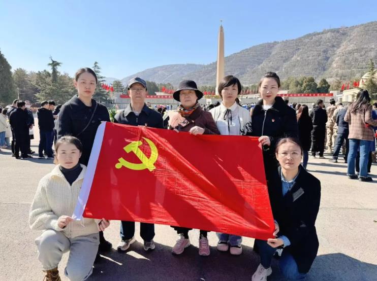 蘭州普瑞眼科醫(yī)院開展2024·清明·鑄魂祭英烈”主題黨員活動(dòng)